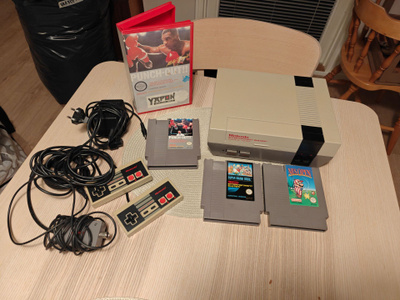 Nintendo 8-bit (NES) -konsolipaketti + 2 ohjainta + 3 peliä