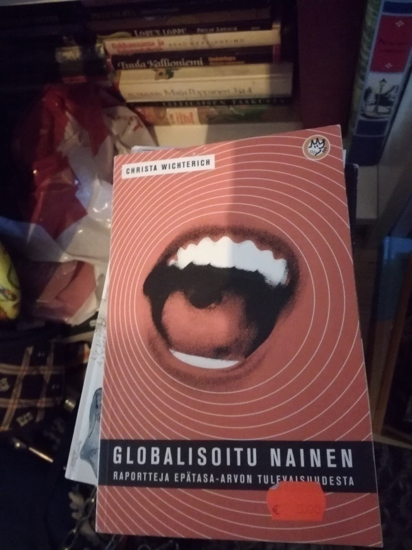 Christa wichteric globaslisoitu nainen