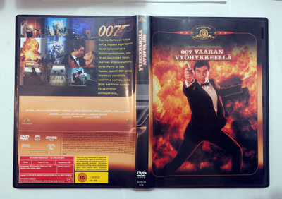 James Bond 007 Vaaran Vyöhykkeellä - Living Daylights