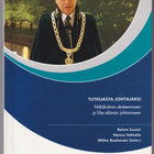 Reima Suomi (toim.): Tutkijasta johtajaksi - pikkukuva 1