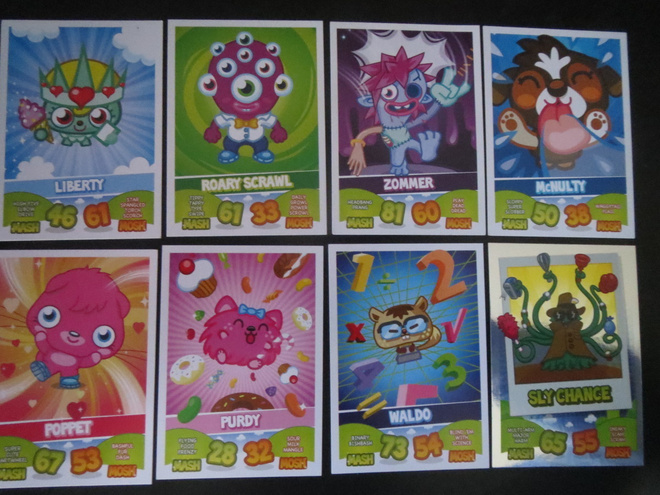 Yksitoista Moshi Monsters -korttia