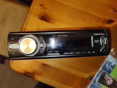 Grundig GX-30 Autosoitin USB,AUX,SD