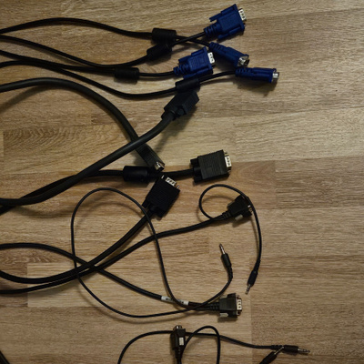 8kpl VGA-johtoja, eri mittaisia, 2 kpl VGA+audio 3.5mm