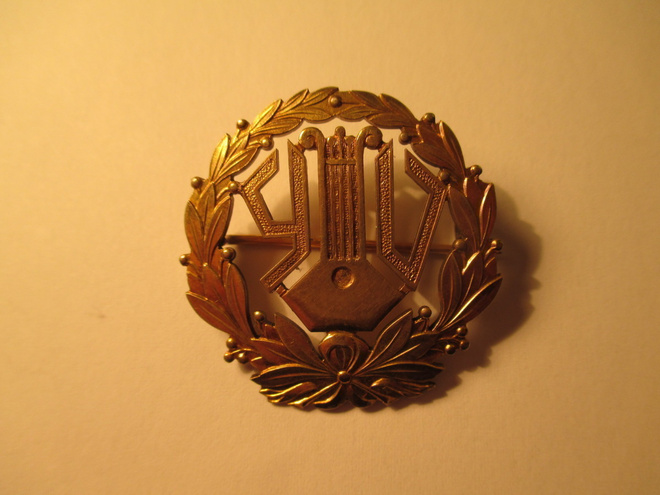 Hopeinen merkki.  813 H. R6 =1946.