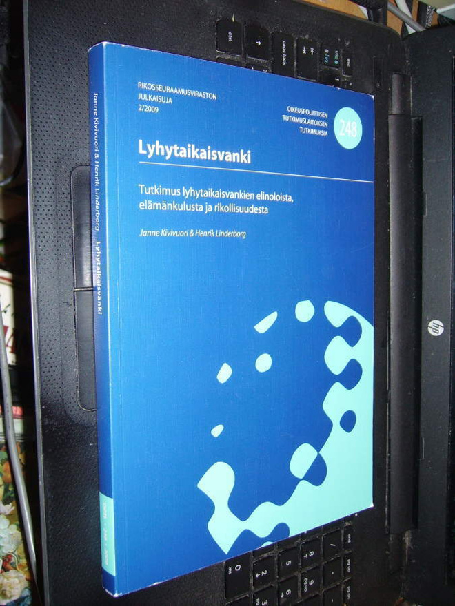 Kivivuori ym. : Lyhytaikaisvanki ( 1 p. 2009 ) sis. postik.