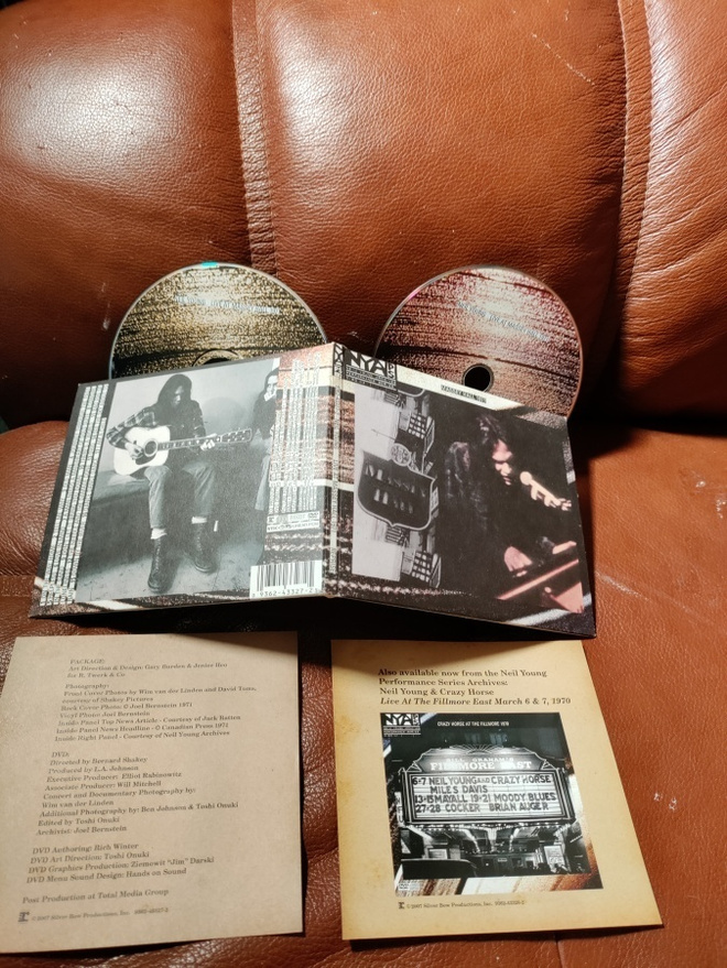NEIL YOUNG -live at Massey Hall 1971 CD+DVD.