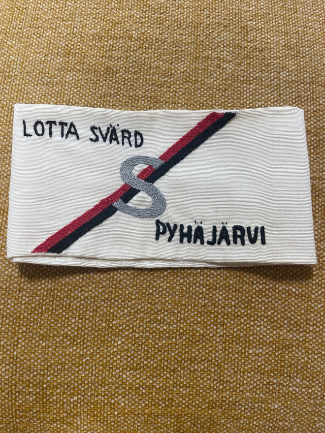 Lotta Svärd   hihanauha PYHÄJÄRVI