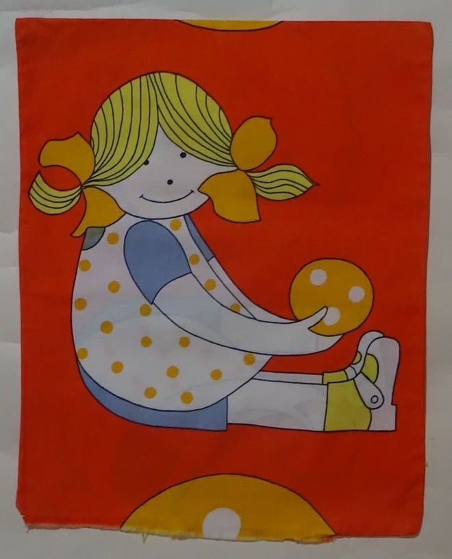 Retro 70-luvun Tyttö ja Pallo tyynynliina