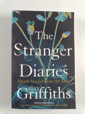 Elly Griffiths : The Stranger Diaries