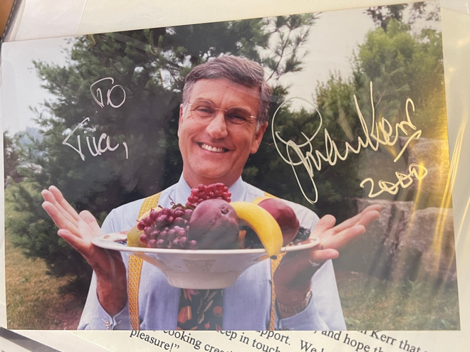 Graham Kerr nimikirjoitus valokuvassa