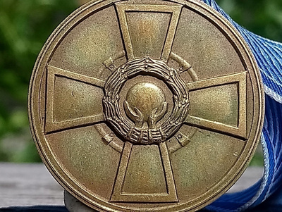 Suomen Urheilun Ronssinen ansiomerkki. Halkaisija - 31 mm.