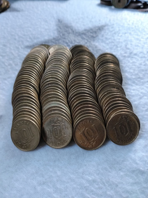 134kpl 10 pennisiä