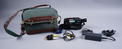 100. Sony CCD-TR415E, videokamera.