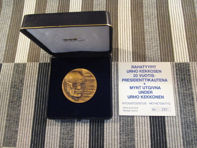 Rahatyypit Urho Kekkonen mitali 1976 /Heikki Häiväoja .