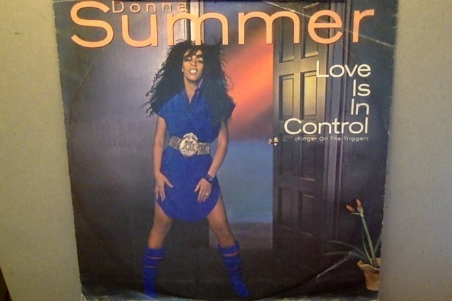 DONNA SUMMER  ::  LOVE IS IN CONTROL  ::  VINYYLI  7"   1982