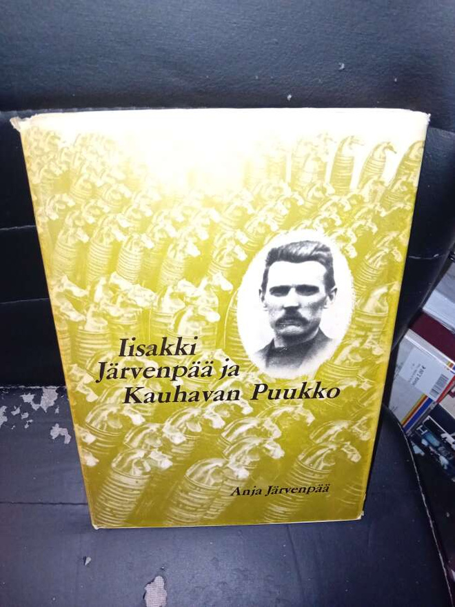 Iisakki Järvenpää ja Kauhavan puukko ( SIS POSTIKULU )