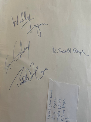 Sheryl Crow bändin nimikirjoitukset paperilla