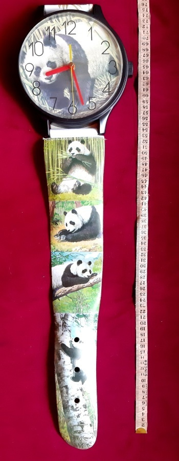 Seinäkello rannekello .Aihe Panda hieno