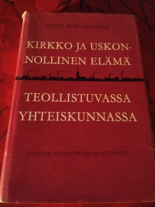 KIRKKO JA USKONNOLLINEN ELÄMÄ: TEOLLISTUVASSA YHTEISKUNNASSA