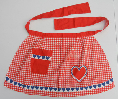Sydänaiheinen pieni esiliina Vintage