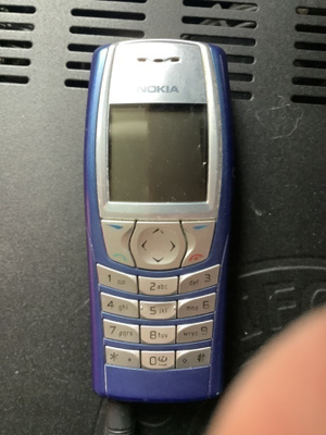Nokia 6610i + laturi