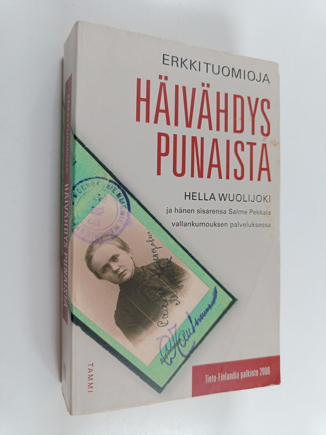 Erkki Tuomioja : Häivähdys punaista : Hella Wuolijoki ja ...