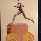 Paavo Nurmi ja Pariisin 1924 kultamitali. Postikortti. - pikkukuva 1