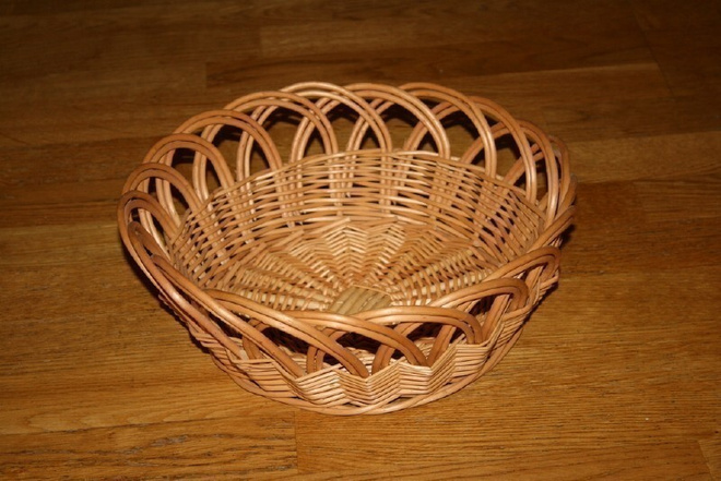 Vaalea kori halkaisija n. 30 cm