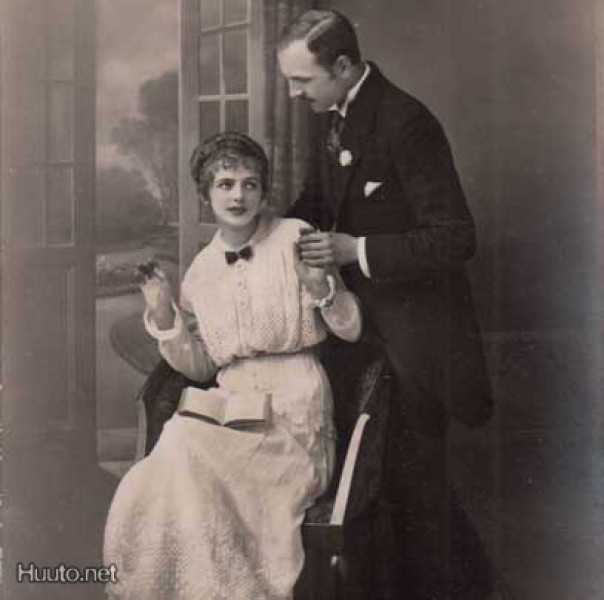 RAKKAUS / Ikkunan ääressä lukeva tyttö ja mies. 1900-l.