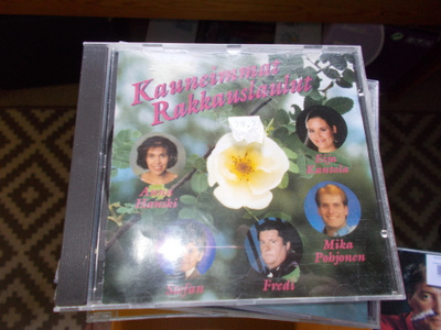 CD KAUNEIMMAT RAKKAUSLAULUT