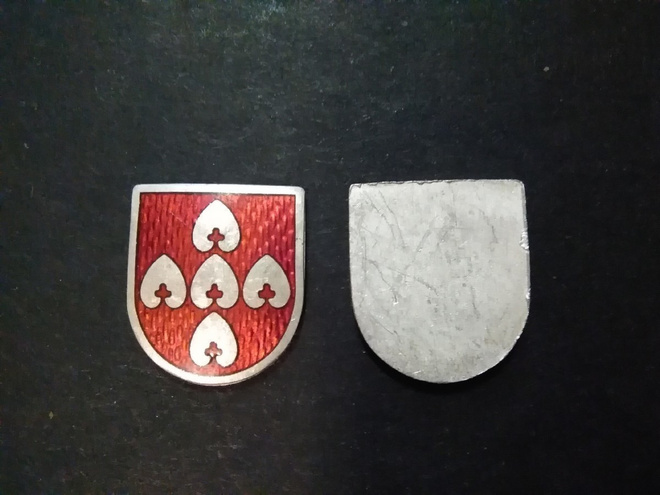 Pyhäselkä vaakuna hopea  emali 12 x10 mm leimattu