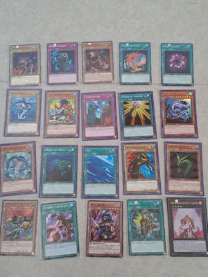 20 kpl Yu-Gi-Oh kortteja