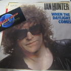 IAN HUNTER - WHEN THE DAYLIGHT COMES 7'' M-/EX- - pikkukuva 1