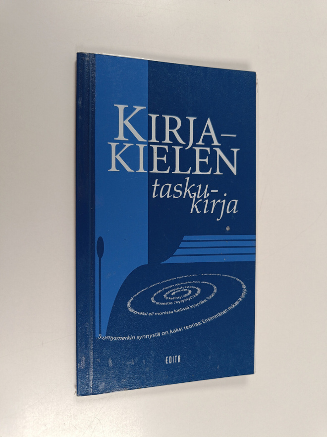 Maarit Berg : Kirjakielen taskukirja