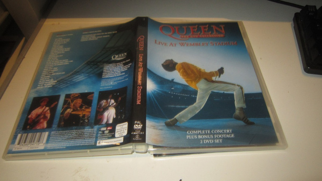 Queen – Live At Wembley Stadium