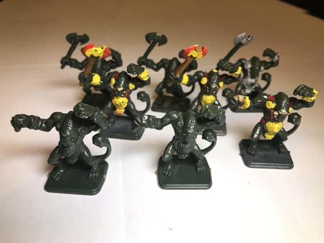 HeroQuest Fimir miniatyyrejä