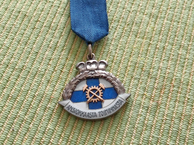 RAUMAN KÄSITYÖL. JA TEHTAILIJAYHDISTYS 1948. HOPEAA