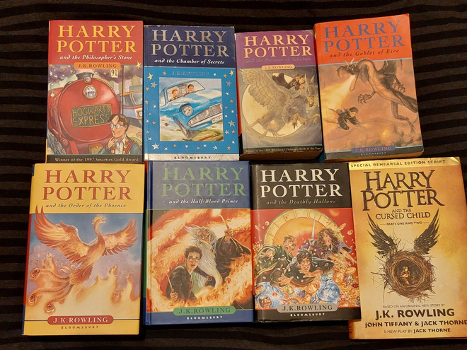 J.K.Rowling: Koko Harry Potter -sarja englanniksi ja cursed