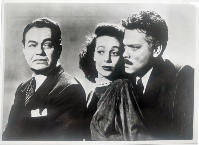 Pressikuva: Muukalainen katoaa (Orson Welles)