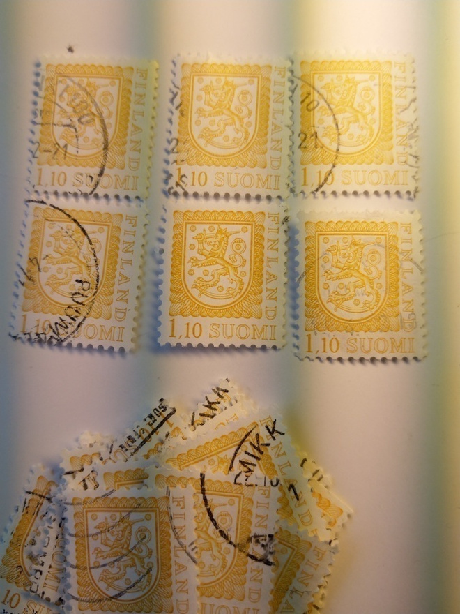 Malli 1975 Vaakuna keltainen postimerkki 1,10 markka