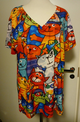 Värikäs paita kissakuvioilla, 4xl