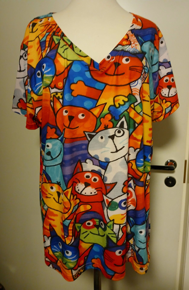 Värikäs paita kissakuvioilla, 4xl