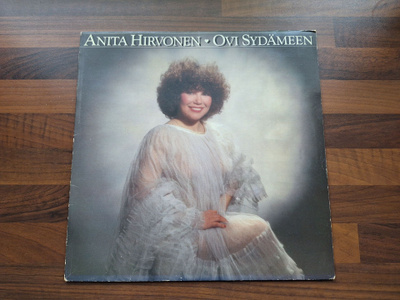 ANITA HIRVONEN OVI SYDÄMEEN . LP