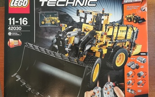 Lego Technic 42030 Volvo L350F Wheel Loader