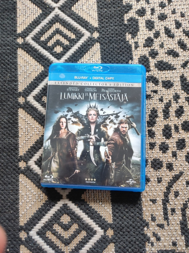 Lumikki Ja metsästäjä