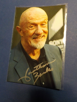 JONATHAN BANKS NIMIKIRJOITUS KUVASSA