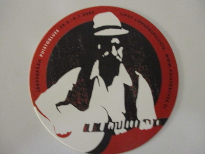 LASINALUNEN JÄRVENPÄÄN PUISTOBLUES 2004