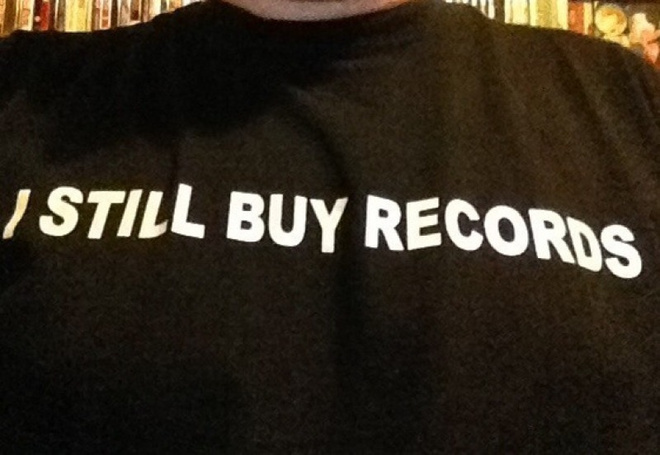 I Still Buy Records t-paita koko S, musta