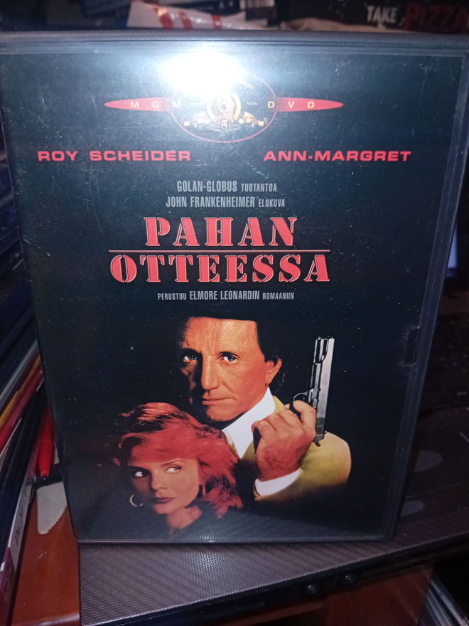 DVD Pahan otteessa  ( SIS POSTIKULU )