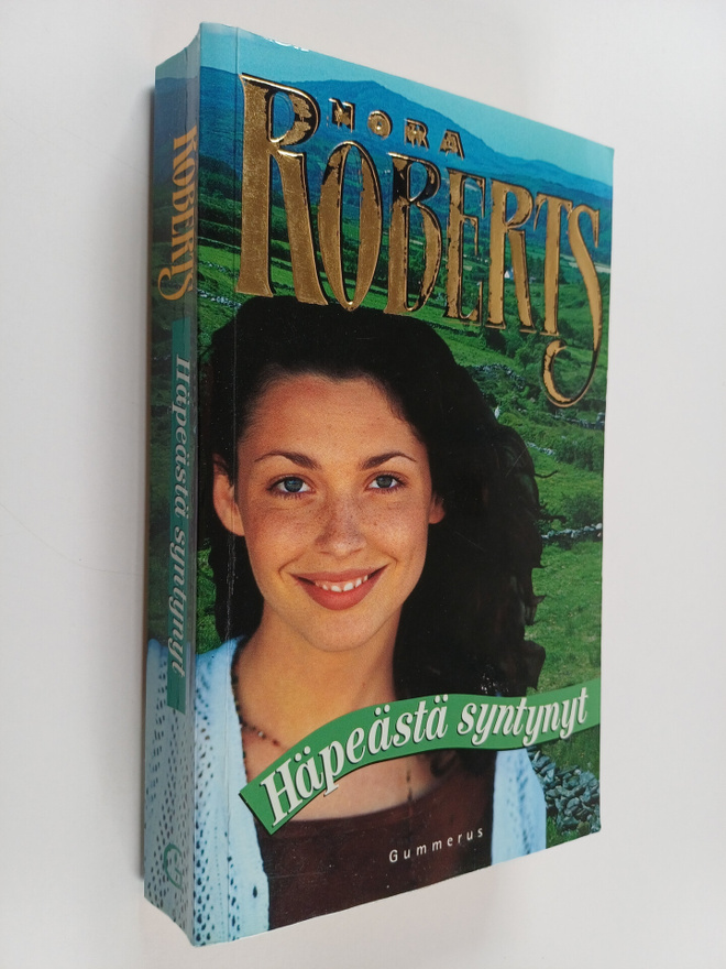 Nora Roberts : Häpeästä syntynyt
